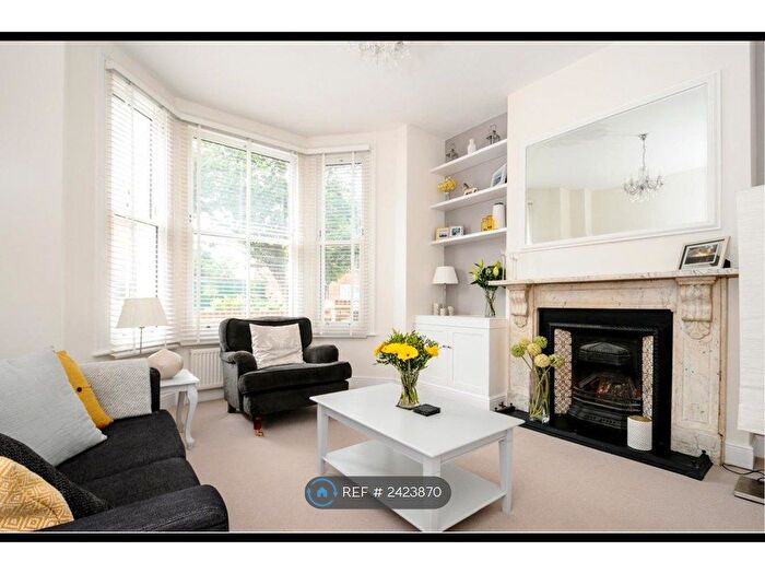 2 Bedroom Flat To Rent In Sandmere Road, London, SW4