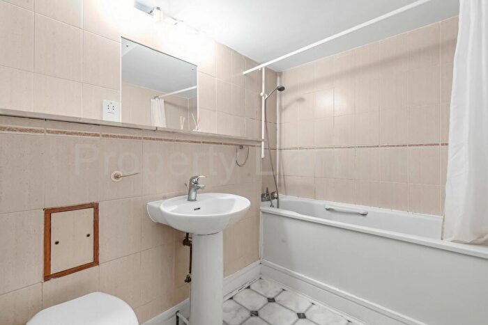 1 Bedroom Apartment For Sale In St Thomas Wharf, Wapping High Street, London, E1W