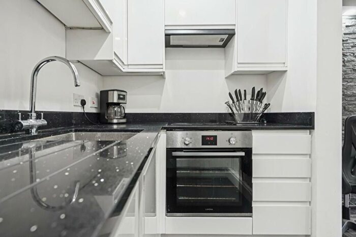 1 Bedroom Flat To Rent In South Clerk Street, Edinburgh, EH8