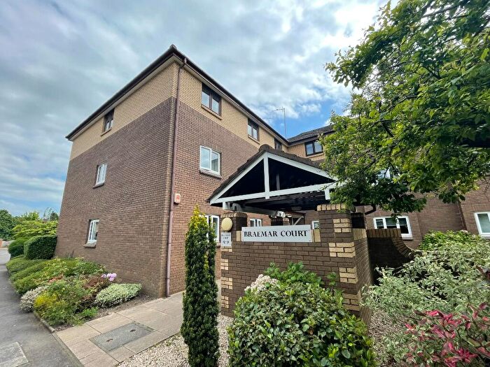 3 Bedroom Flat To Rent In Hazelden Gardens, Glasgow, G44