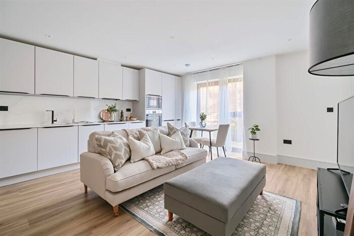 1 Bedroom Flat For Sale In Meadway, Haslemere, GU27