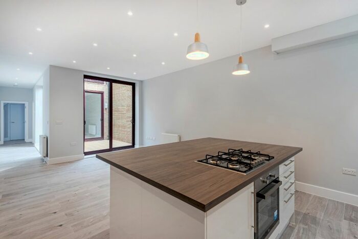 4 Bedroom Mews House To Rent In Coopersale Road, London, E9