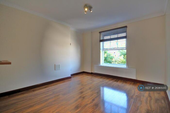 3 Bedroom Flat To Rent In Liverpool House, London, N7