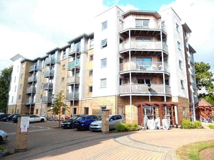 2 Bedroom Flat To Rent In Coombe Way, Farnborough, Hampshire, GU14