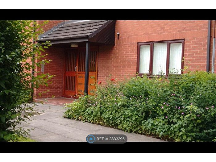 2 Bedroom Flat To Rent In Park Road, Salford, M6
