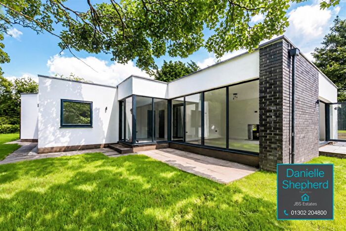 4 Bedroom Detached Bungalow For Sale In Willingham Road, Lea, Gainsborough, DN21