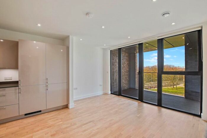 2 Bedroom Apartment To Rent In Burgess Springs, Chelmsford, CM1