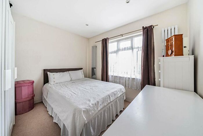 1 Bedroom Flat For Sale In Cannon Lane, Pinner, HA5