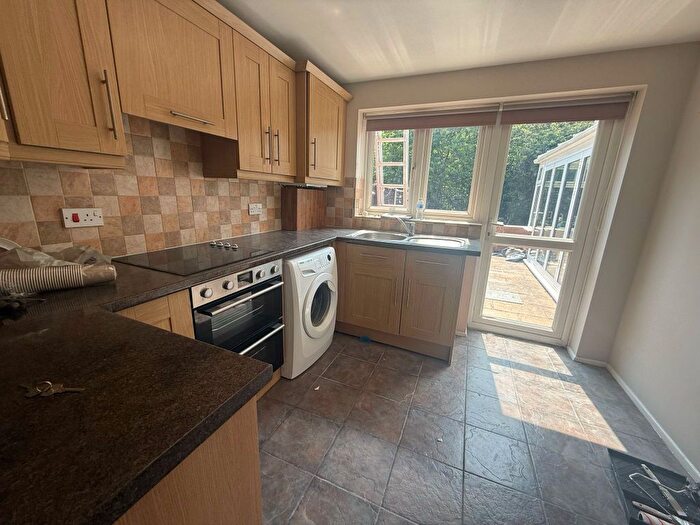 2 Bedroom Flat To Rent In Burket Close, Southall, UB2