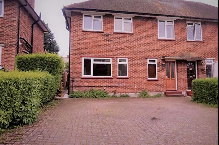 3 Bedroom Semi-Detached House To Rent In Keepers Farm Close, SL4