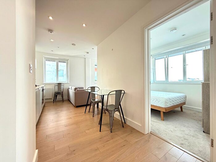 1 Bedroom Flat To Rent In Library House, New Road, Brentwood, CM14