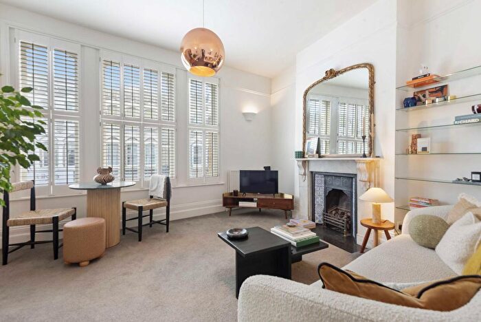 2 Bedroom Flat For Sale In Fulham Road, Parsons Green, SW6