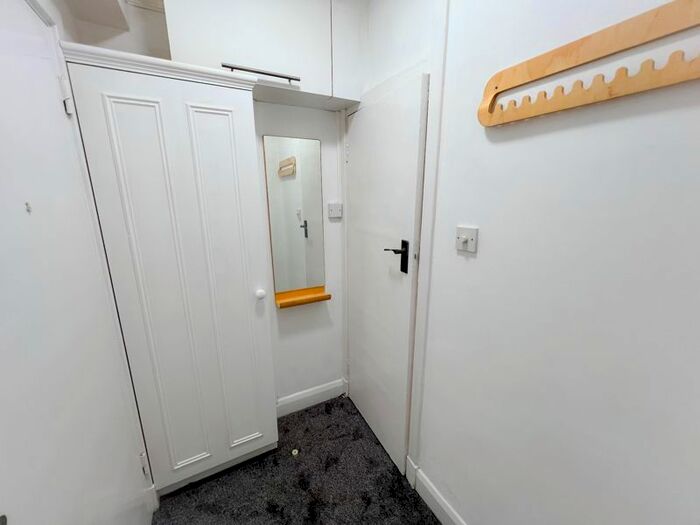 Studio To Rent In Balham High Road, London, SW17