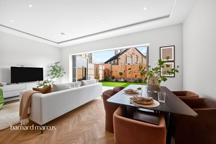 3 Bedroom Terraced House For Sale In Burlington Place, East Barnet Village, Barnet, EN4