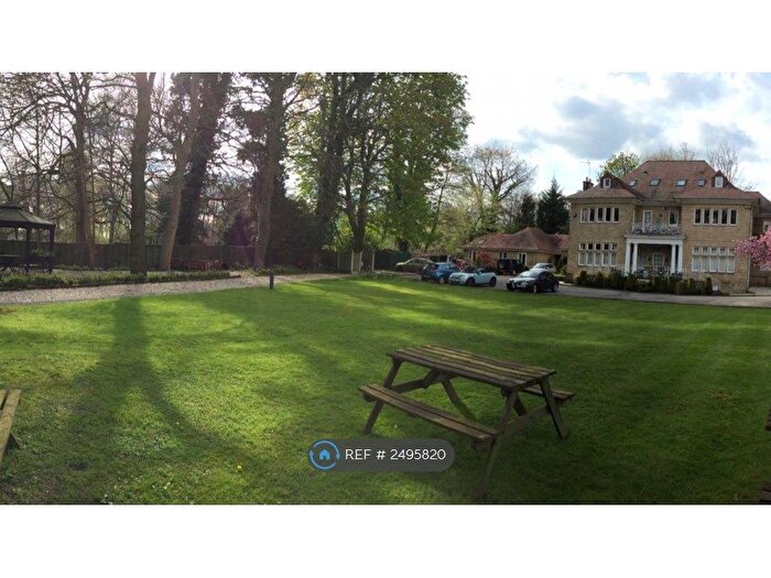 3 Bedroom Flat To Rent In Wetherby Road, Leeds, LS8
