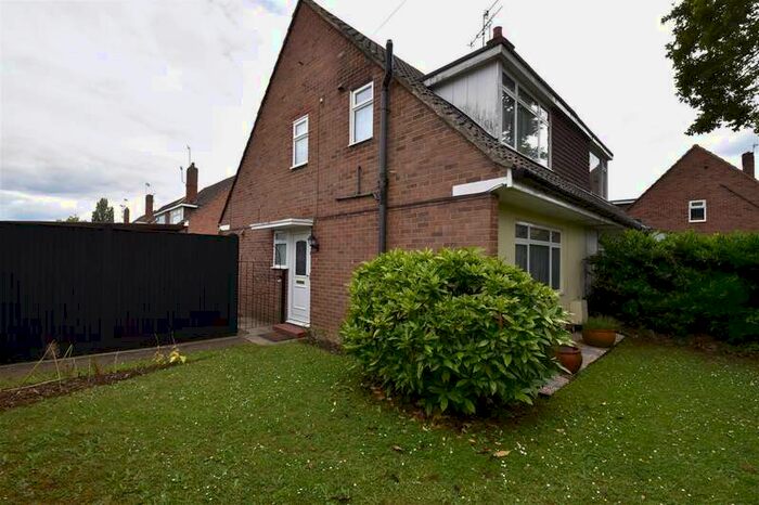 3 Bedroom Semi-Detached House To Rent In Emlyn Road, Horley, RH6