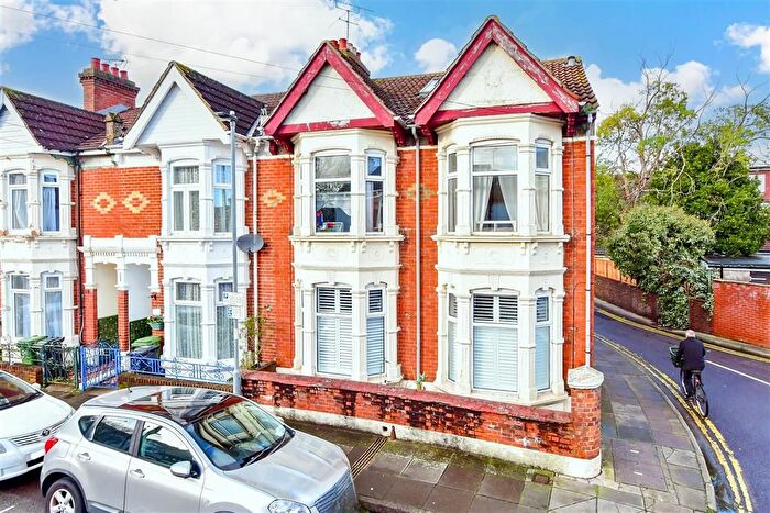 3 Bedroom End Of Terrace House For Sale In Penhale Road, Portsmouth, Hampshire, PO1