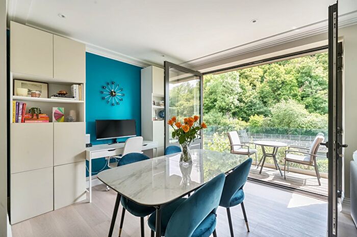 2 Bedroom Flat For Sale In Glen Island, Maidenhead, SL6