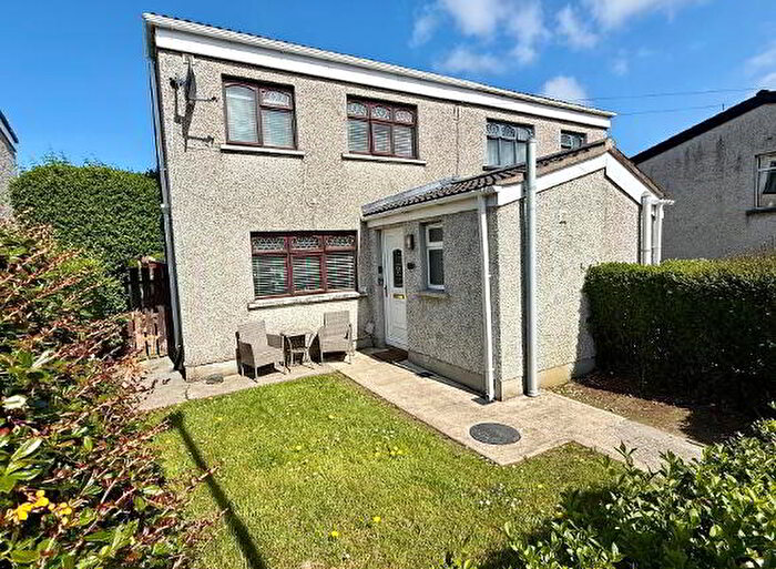 3 Bedroom Semi-Detached House For Sale In Farren Park, Derry, BT48