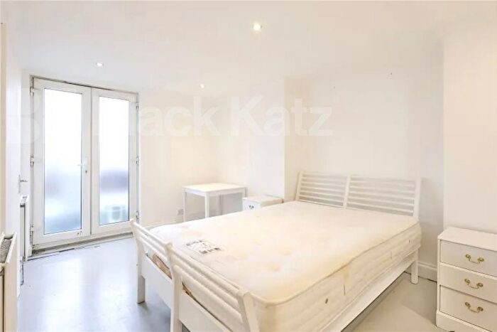 3 Bedroom Flat To Rent In Hornsey Road, Archway, N19