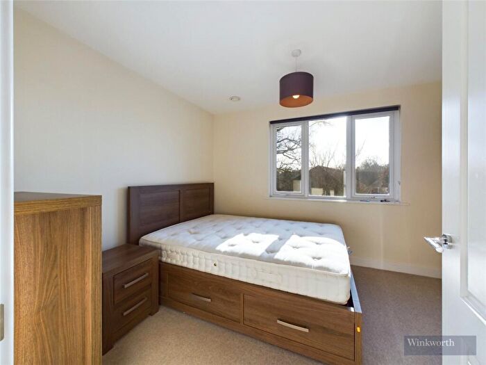 2 Bedroom Apartment To Rent In Hythe Road, Surbiton, KT6