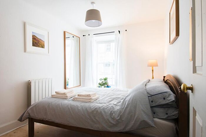 1 Bedroom Flat To Rent In Buccleuch Street, Southside, Edinburgh, EH8