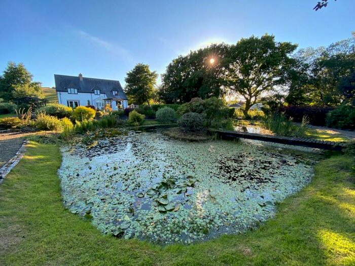 4 Bedroom Detached House For Sale In Carmarthen, SA33