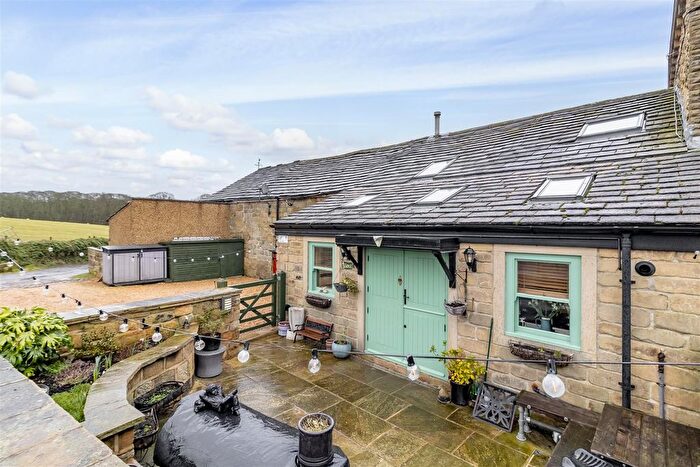 2 Bedroom Barn Conversion For Sale In Dean Lane, Horsforth, Leeds, LS18