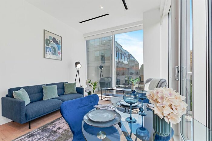 2 Bedroom Flat To Rent In Parkview, Great West Road, TW8