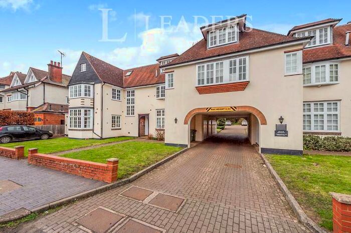 2 Bedroom Apartment To Rent In Avenue Road, AL1