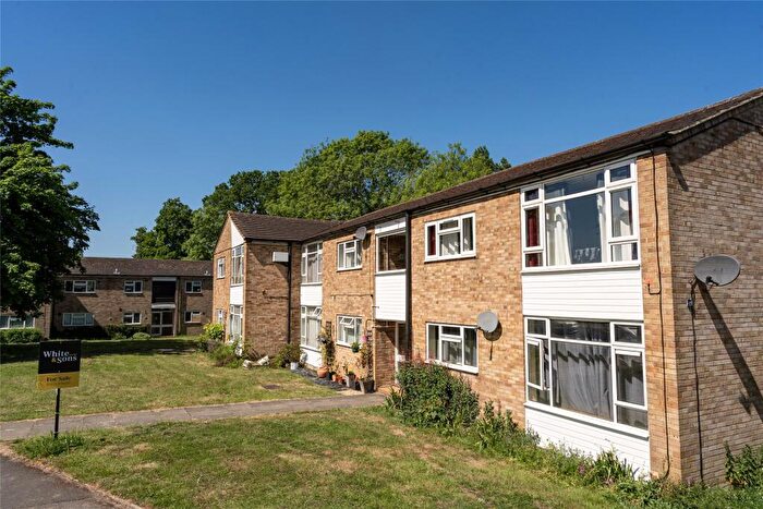 1 Bedroom Flat For Sale In Edenside Road, Great Bookham, Leatherhead, Surrey, KT23