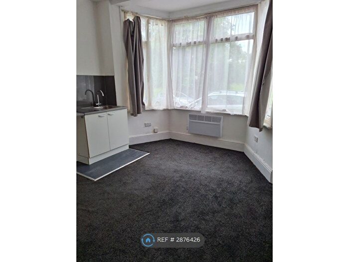 Studio To Rent In Brantwood Road, Luton, LU1