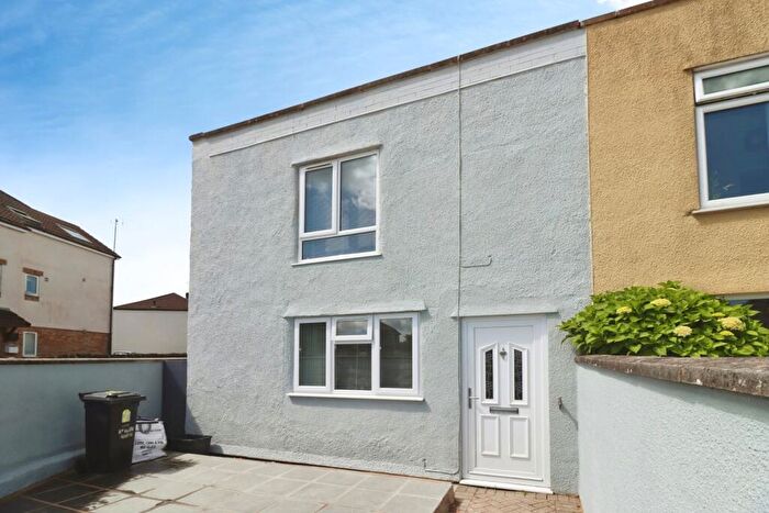 2 Bedroom Flat For Sale In Leicester Square, Bristol, BS16