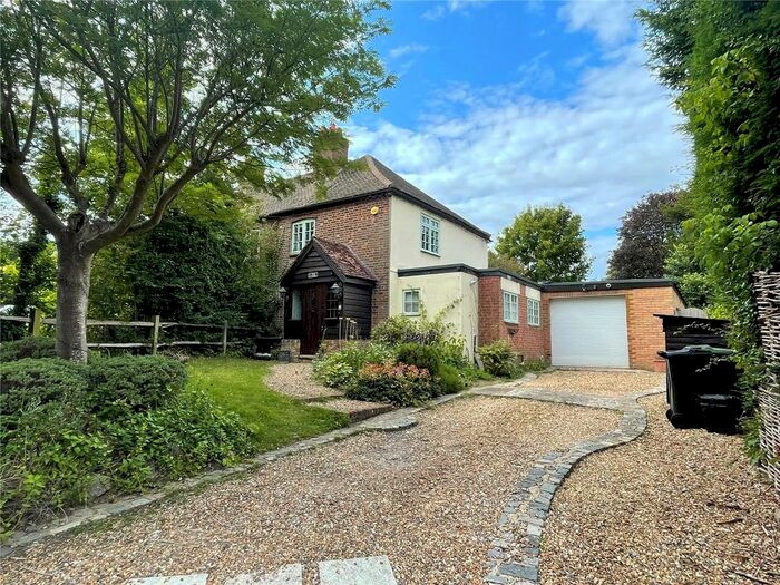 3 Bedroom Semi-Detached House To Rent In Hollymeoak Road, Coulsdon, Surrey, CR5