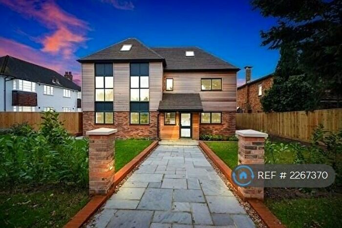 2 Bedroom Penthouse To Rent In Braeburn Court, London, N14