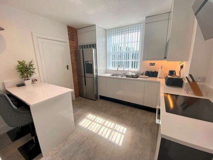 3 Bedroom Apartment To Rent In Kenilworth Court, Hagley Road, B16