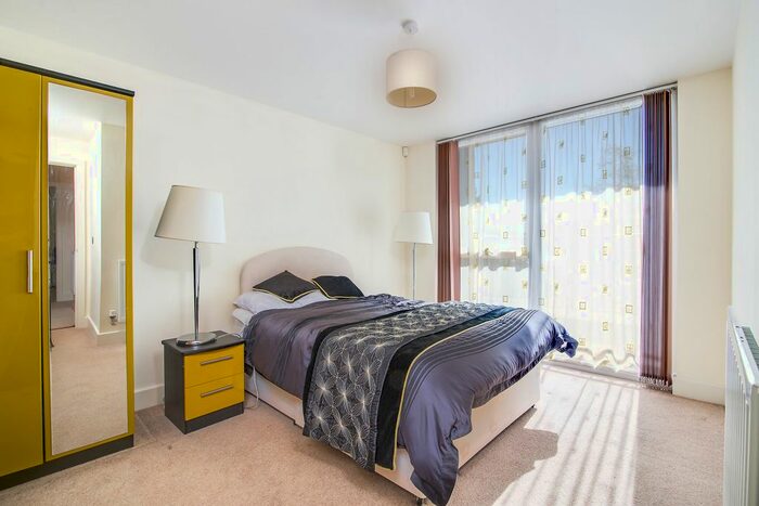 2 Bedroom Flat To Rent In Mason Way, Edgbaston, Birmingham, B15