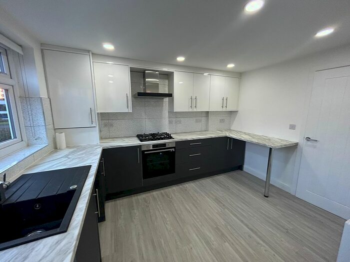 2 Bedroom Flat To Rent In Keresley Close, Solihull, B91