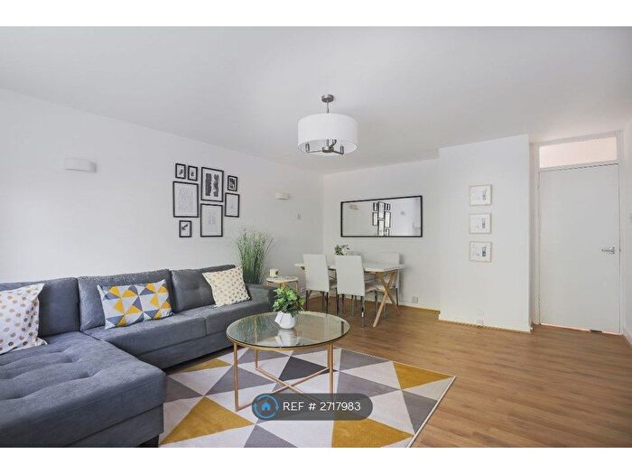 2 Bedroom Flat To Rent In Brae Court, London, SE25