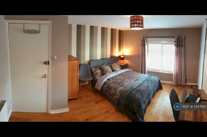 1 Bedroom Flat To Rent In Pier Road, Northfleet, Gravesend, DA11