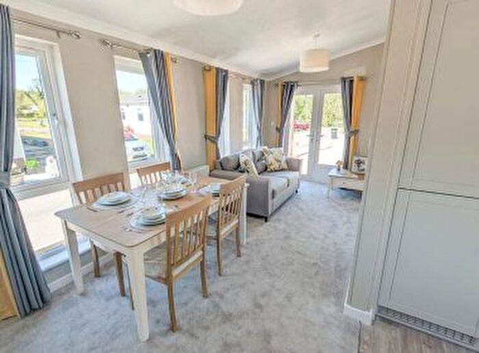 2 Bedroom Mobile/park Home For Sale In Birtley, Chester Le Street, DH2