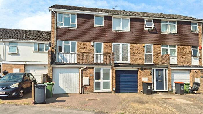 4 Bedroom Terraced House To Rent In Beale Street, Dunstable, LU6