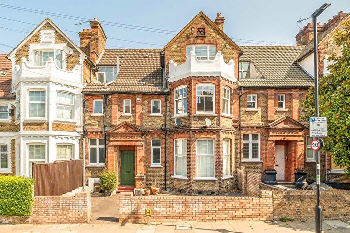 2 Bedroom Flat To Rent In Kirkstall Road, Streatham Hill, SW2