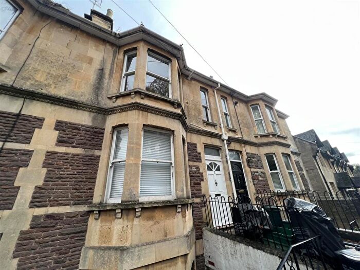 2 Bedroom Flat To Rent In Manor Villas, Bath, Somerset, BA1