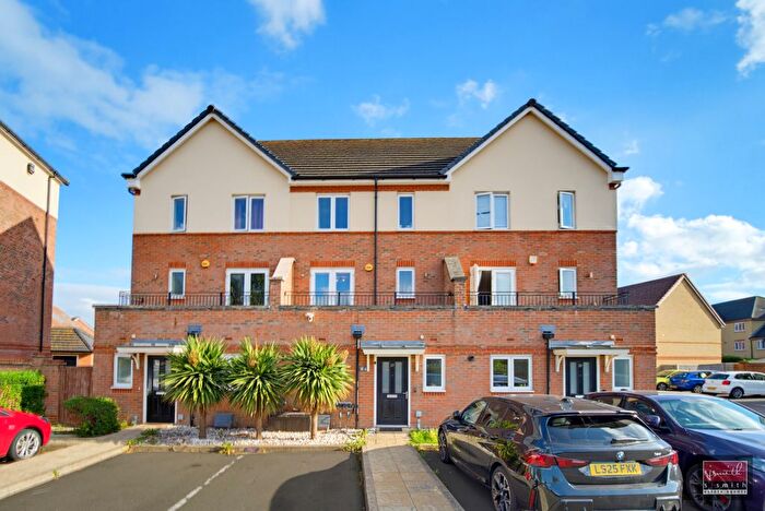 4 Bedroom Town House For Sale In Longford Way, Stanwell, Staines-Upon-Thames, Surrey, TW19