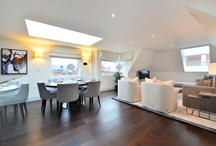 2 Bedroom Flat To Rent In Duke Street, Mayfair, London, W1K