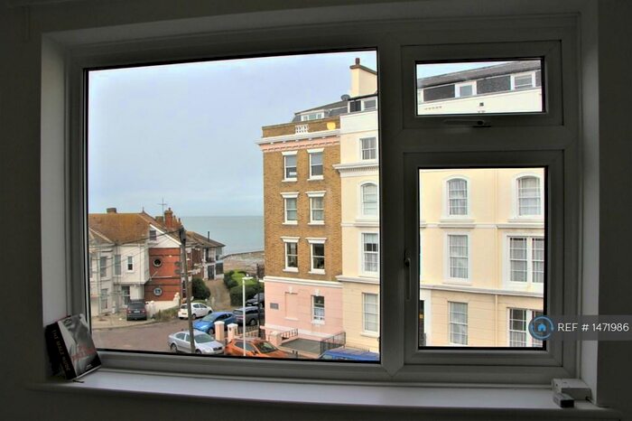 2 Bedroom Flat To Rent In Kestrel Court, Margate, CT9