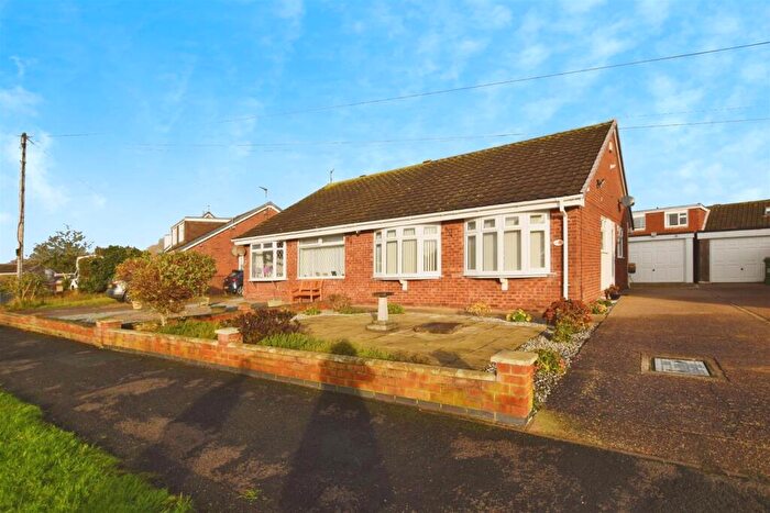 2 Bedroom Semi-Detached Bungalow For Sale In Westlands Road, Sproatley, Hull, HU11