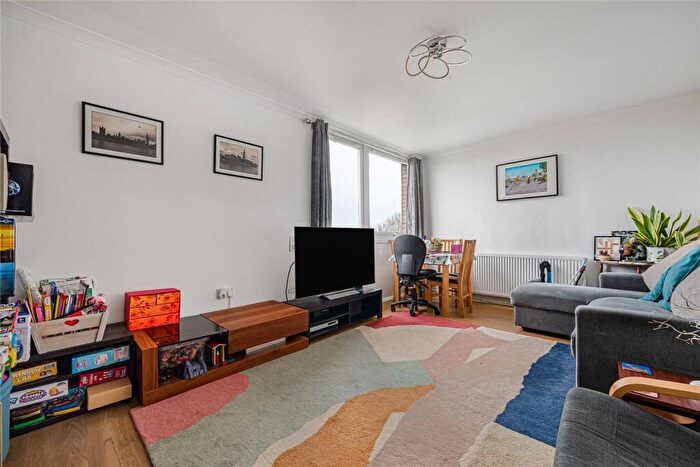 2 Bedroom Apartment For Sale In Brenchley Gardens, London, SE23