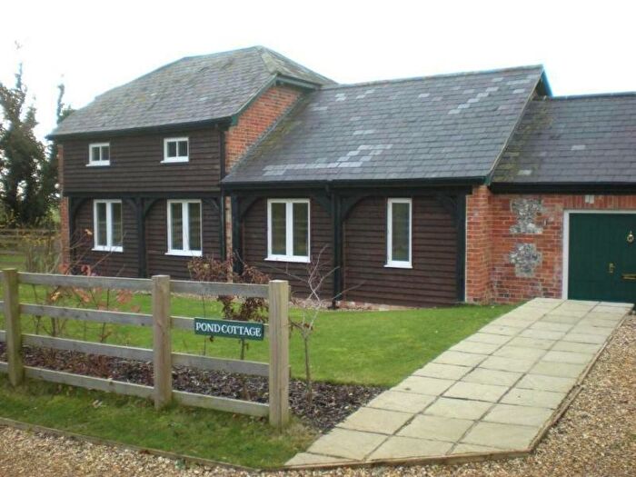 3 Bedroom Cottage To Rent In Pond Cottage, Willesley Warren, RG25